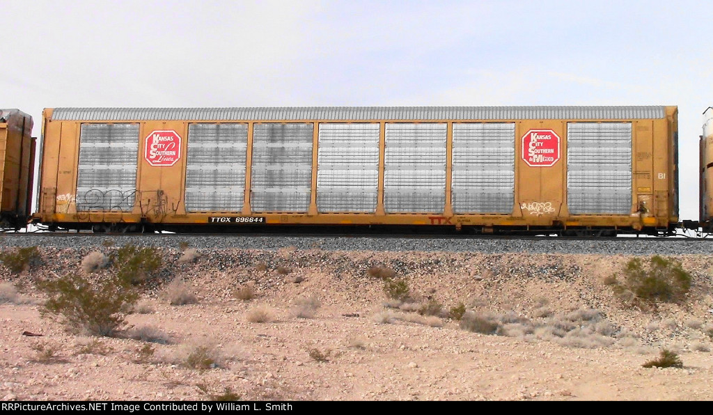 WB Unit Vehicular Flat Car Frt at Erie NV -17